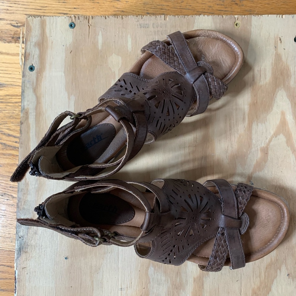 Earth origin open toed comfortable sandals